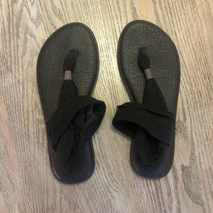 Black cushioned flip flops